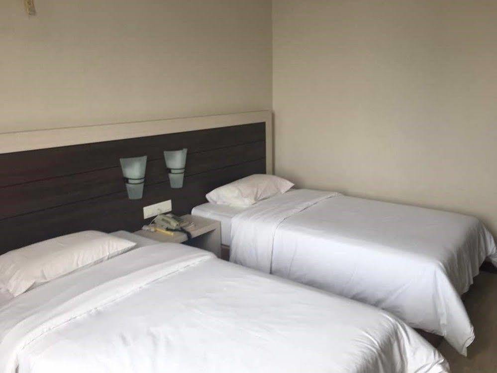 Somerset Hotel Miri Kültér fotó