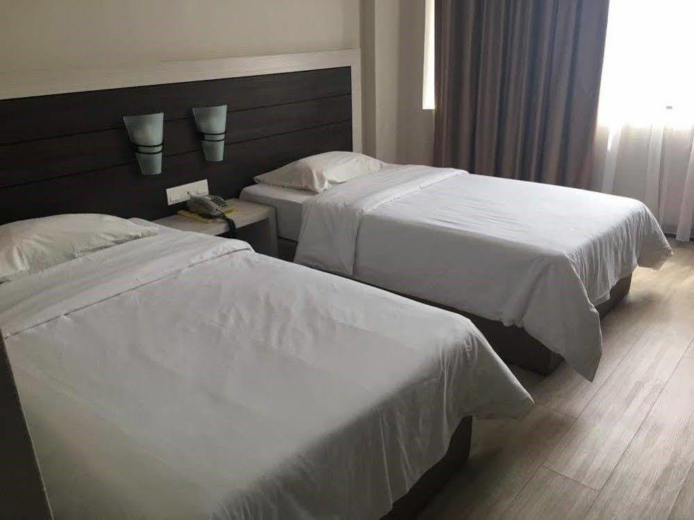 Somerset Hotel Miri Kültér fotó